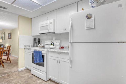 Condo in Titusville, Florida, 2 bedrooms  № 1640350 - photo 11