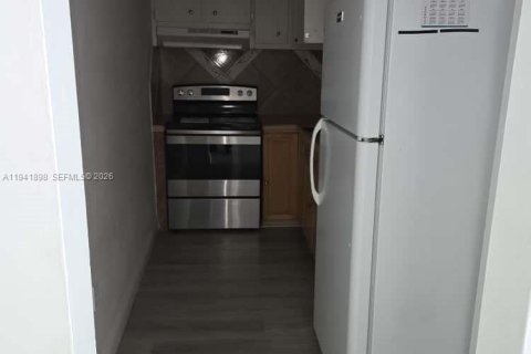 Condo in Miami, Florida, 2 bedrooms  № 2066165 - photo 7