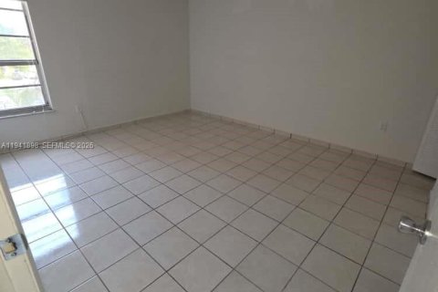 Condo in Miami, Florida, 2 bedrooms  № 2066165 - photo 6