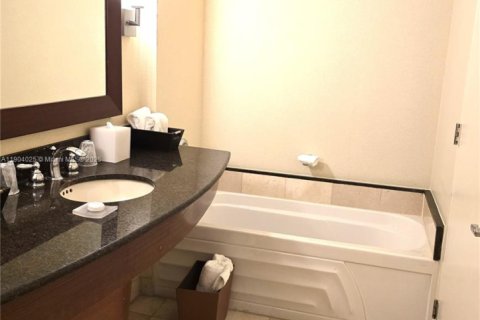 Condominio en venta en Sunny Isles Beach, Florida, 51.19 m2 № 2012204 - foto 8