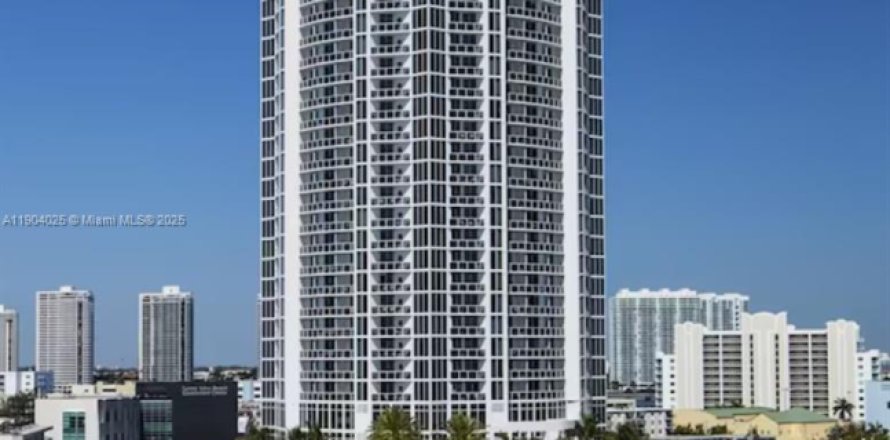 Estudio en el Condominio en Sunny Isles Beach, Florida  № 2012204