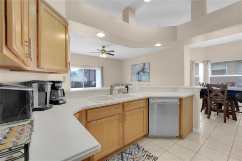 House in Davenport, Florida 5 bedrooms, 263.29 sq.m. № 2398325 - photo 14