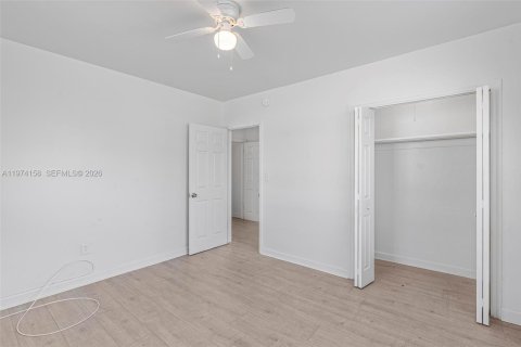 Commercial property in Miami Beach, Florida 411.46 sq.m. № 2036456 - photo 14