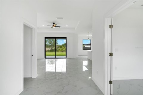 Villa ou maison à vendre à Lehigh Acres, Floride: 3 chambres, 159.7 m2 № 2433614 - photo 12