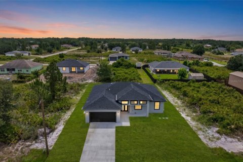 Villa ou maison à vendre à Lehigh Acres, Floride: 3 chambres, 159.7 m2 № 2433614 - photo 2
