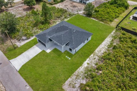 Villa ou maison à vendre à Lehigh Acres, Floride: 3 chambres, 159.7 m2 № 2433614 - photo 5