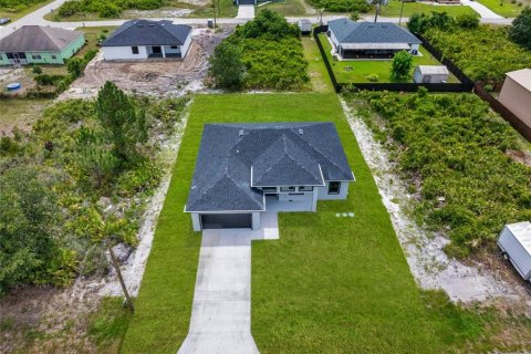 Villa ou maison à vendre à Lehigh Acres, Floride: 3 chambres, 159.7 m2 № 2433614 - photo 3