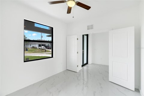 Villa ou maison à vendre à Lehigh Acres, Floride: 3 chambres, 159.7 m2 № 2433614 - photo 27