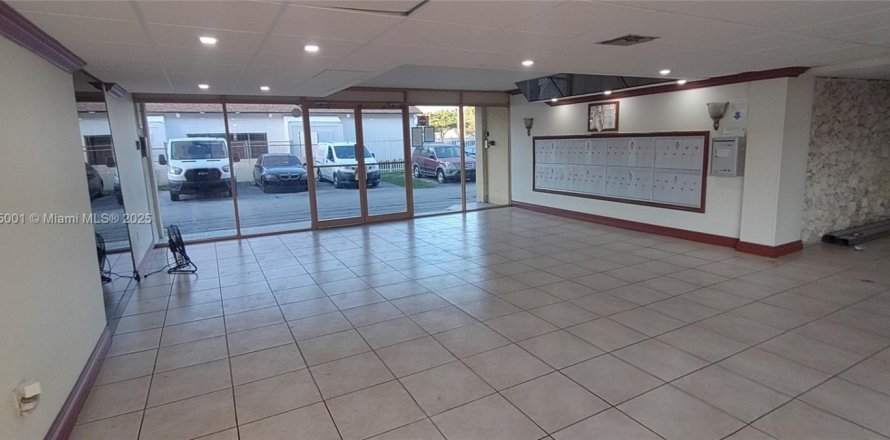 Condo in North Miami, Florida, 1 bedroom  № 2027092