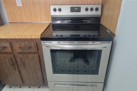 Condo in North Miami, Florida, 1 bedroom  № 2027092 - photo 18
