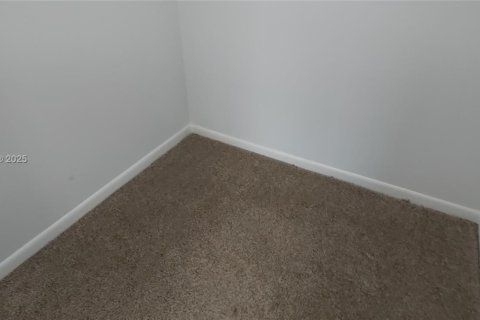 Condo in North Miami, Florida, 1 bedroom  № 2027092 - photo 12