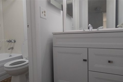 Condo in North Miami, Florida, 1 bedroom  № 2027092 - photo 29