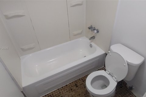 Condo in North Miami, Florida, 1 bedroom  № 2027092 - photo 23