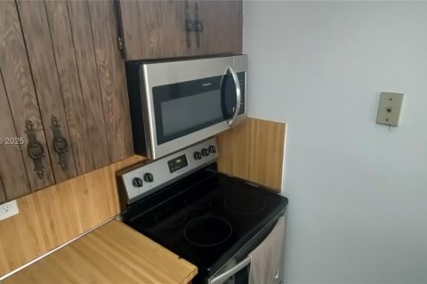 Condo in North Miami, Florida, 1 bedroom  № 2027092 - photo 16