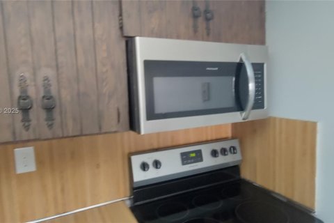 Condo in North Miami, Florida, 1 bedroom  № 2027092 - photo 19