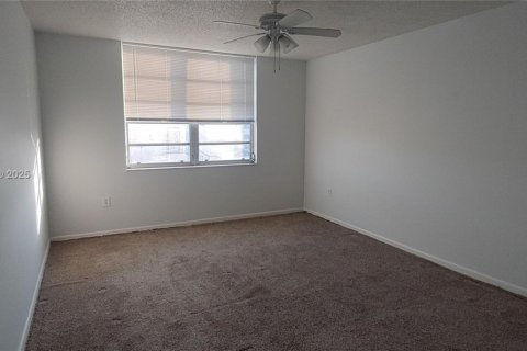 Condo in North Miami, Florida, 1 bedroom  № 2027092 - photo 7