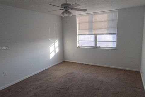 Condo in North Miami, Florida, 1 bedroom  № 2027092 - photo 8