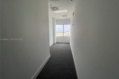 Immobilier commercial à vendre à Aventura, Floride № 2078181 - photo 4