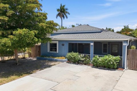 House in Sarasota, Florida 4 bedrooms, 169.08 sq.m. № 2221490 - photo 2