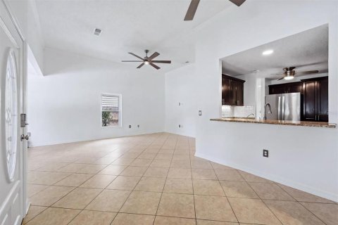 House in Sarasota, Florida 4 bedrooms, 169.08 sq.m. № 2221490 - photo 5