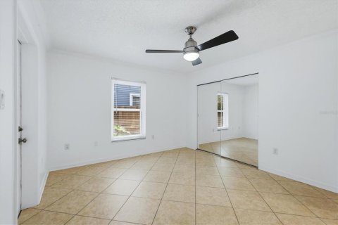 House in Sarasota, Florida 4 bedrooms, 169.08 sq.m. № 2221490 - photo 16
