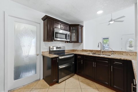 House in Sarasota, Florida 4 bedrooms, 169.08 sq.m. № 2221490 - photo 10