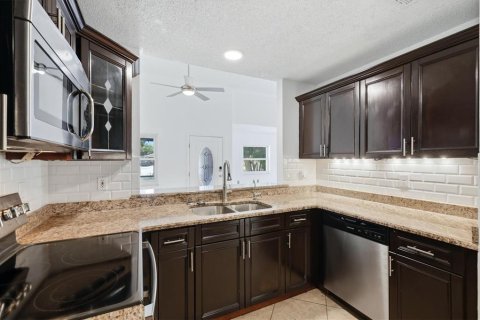 House in Sarasota, Florida 4 bedrooms, 169.08 sq.m. № 2221490 - photo 11
