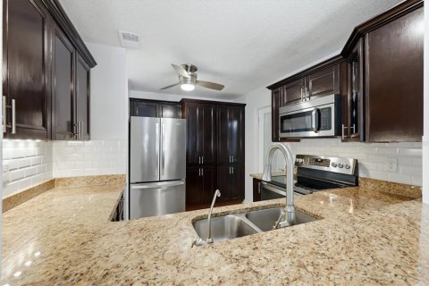 House in Sarasota, Florida 4 bedrooms, 169.08 sq.m. № 2221490 - photo 12