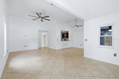 House in Sarasota, Florida 4 bedrooms, 169.08 sq.m. № 2221490 - photo 8
