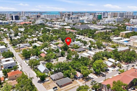 House in Sarasota, Florida 4 bedrooms, 169.08 sq.m. № 2221490