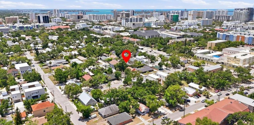 House in Sarasota, Florida 4 bedrooms, 169.08 sq.m. № 2221490