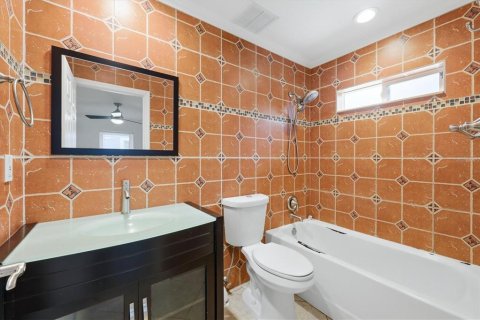 House in Sarasota, Florida 4 bedrooms, 169.08 sq.m. № 2221490 - photo 17