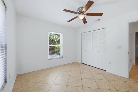House in Sarasota, Florida 4 bedrooms, 169.08 sq.m. № 2221490 - photo 21