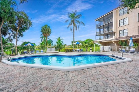 Condo in Hollywood, Florida, 1 bedroom  № 2003195 - photo 22