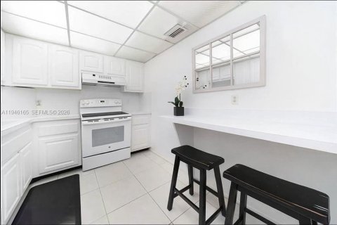 Condo in Hollywood, Florida, 1 bedroom  № 2003195 - photo 7