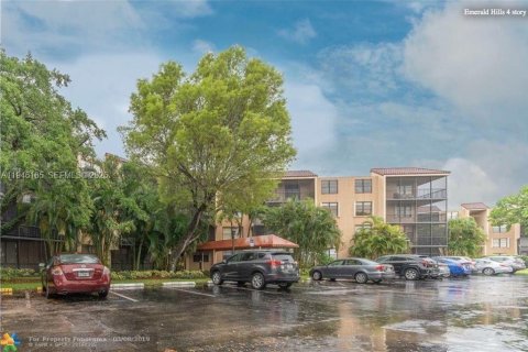 Condo in Hollywood, Florida, 1 bedroom  № 2003195 - photo 23