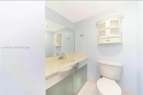 Condo in Hollywood, Florida, 1 bedroom  № 2003195 - photo 11
