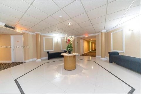 Condo in Hollywood, Florida, 1 bedroom  № 2003195 - photo 18