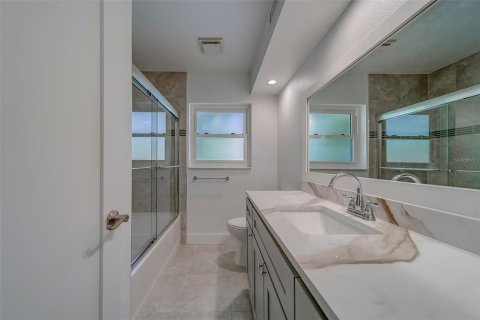 House in Belleair Beach, Florida 3 bedrooms, 126.16 sq.m. № 1905784 - photo 19
