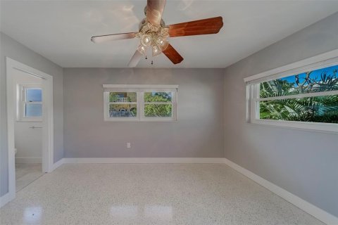House in Belleair Beach, Florida 3 bedrooms, 126.16 sq.m. № 1905784 - photo 11