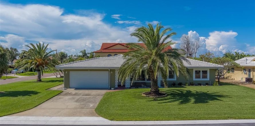 House in Belleair Beach, Florida 3 bedrooms, 126.16 sq.m. № 1905784