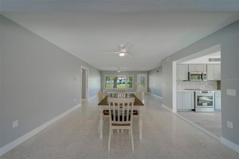 House in Belleair Beach, Florida 3 bedrooms, 126.16 sq.m. № 1905784 - photo 26