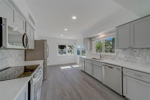 House in Belleair Beach, Florida 3 bedrooms, 126.16 sq.m. № 1905784 - photo 29