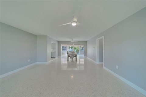 House in Belleair Beach, Florida 3 bedrooms, 126.16 sq.m. № 1905784 - photo 23