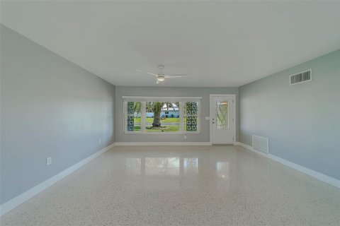 House in Belleair Beach, Florida 3 bedrooms, 126.16 sq.m. № 1905784 - photo 3
