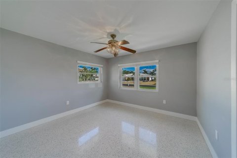 House in Belleair Beach, Florida 3 bedrooms, 126.16 sq.m. № 1905784 - photo 13