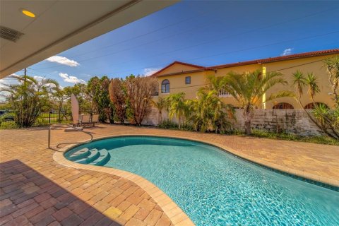 House in Belleair Beach, Florida 3 bedrooms, 126.16 sq.m. № 1905784 - photo 6