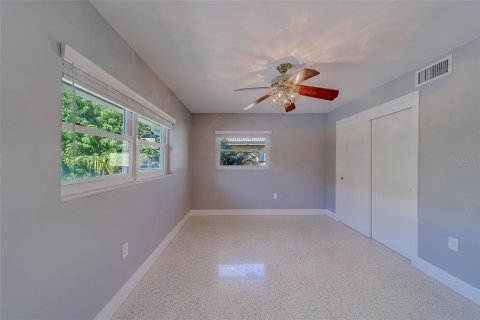House in Belleair Beach, Florida 3 bedrooms, 126.16 sq.m. № 1905784 - photo 10