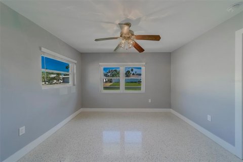 House in Belleair Beach, Florida 3 bedrooms, 126.16 sq.m. № 1905784 - photo 14