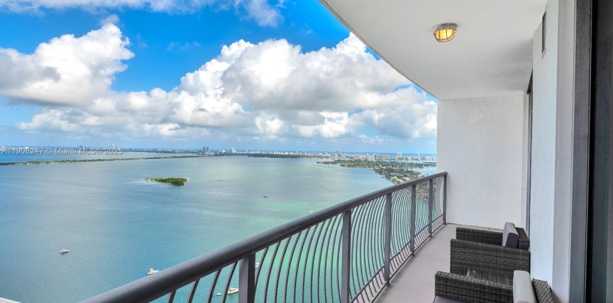 Condominio en Miami, Florida, 1 dormitorio № 1964947